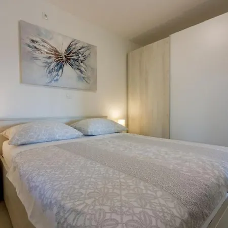 Anton 61 Pax Apartment *