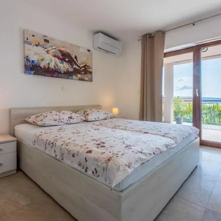 Anton 61 Pax Apartment *