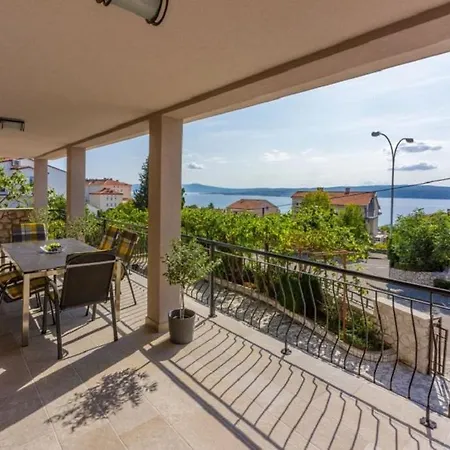 Anton 61 Pax Apartment