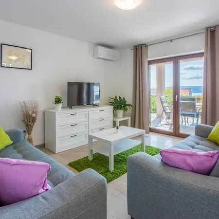 Anton 61 Pax Apartment *